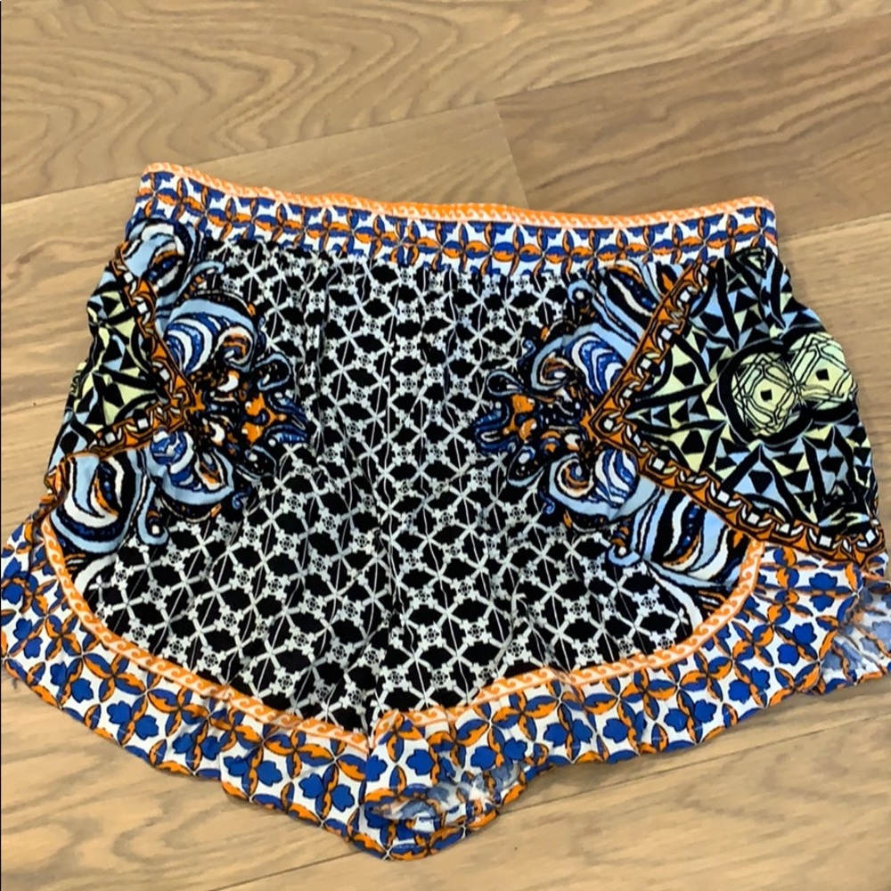 Patterned Flowy Shorts - Picture 2 of 3